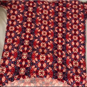 XS Lularoe “Irma” top